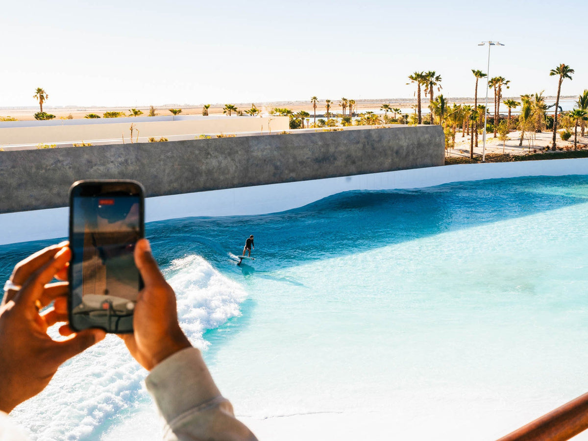 Exposure: Matt Etxebarne Aguirregomezkorta on the Surge 830 in Saudi Arabia, from Foiling Magazine